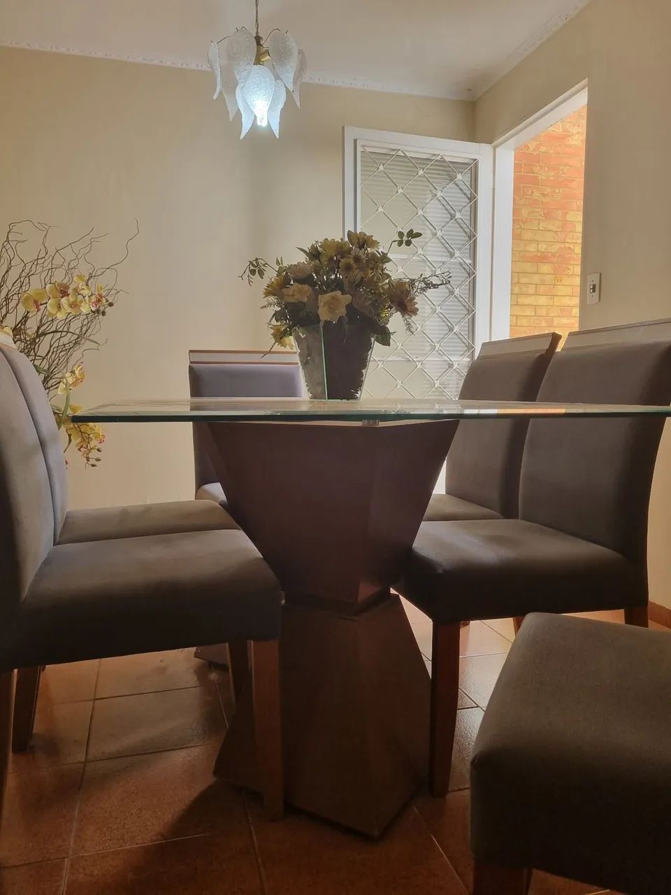 Conjunto Mesa de Jantar - 6 cadeiras, vidro bisotado e madeira maciça - Foto 3