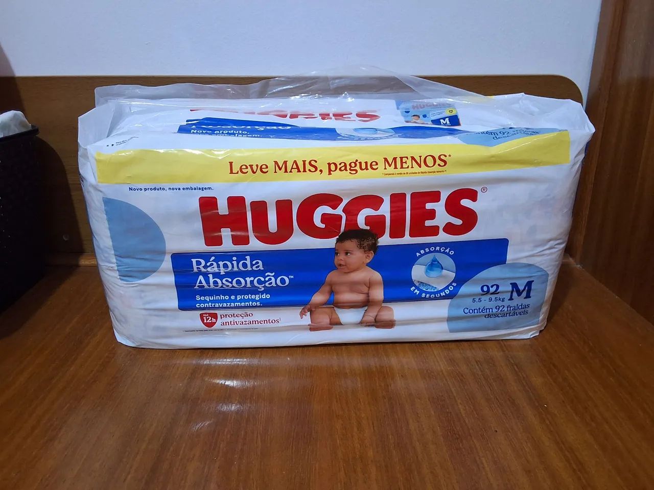 Pacote de fralda Huggies M com 92 
