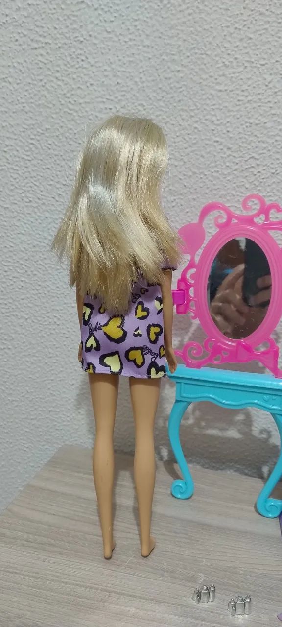 Boneca Barbie + Lavatório salão de beleza - Mattel - Foto 3