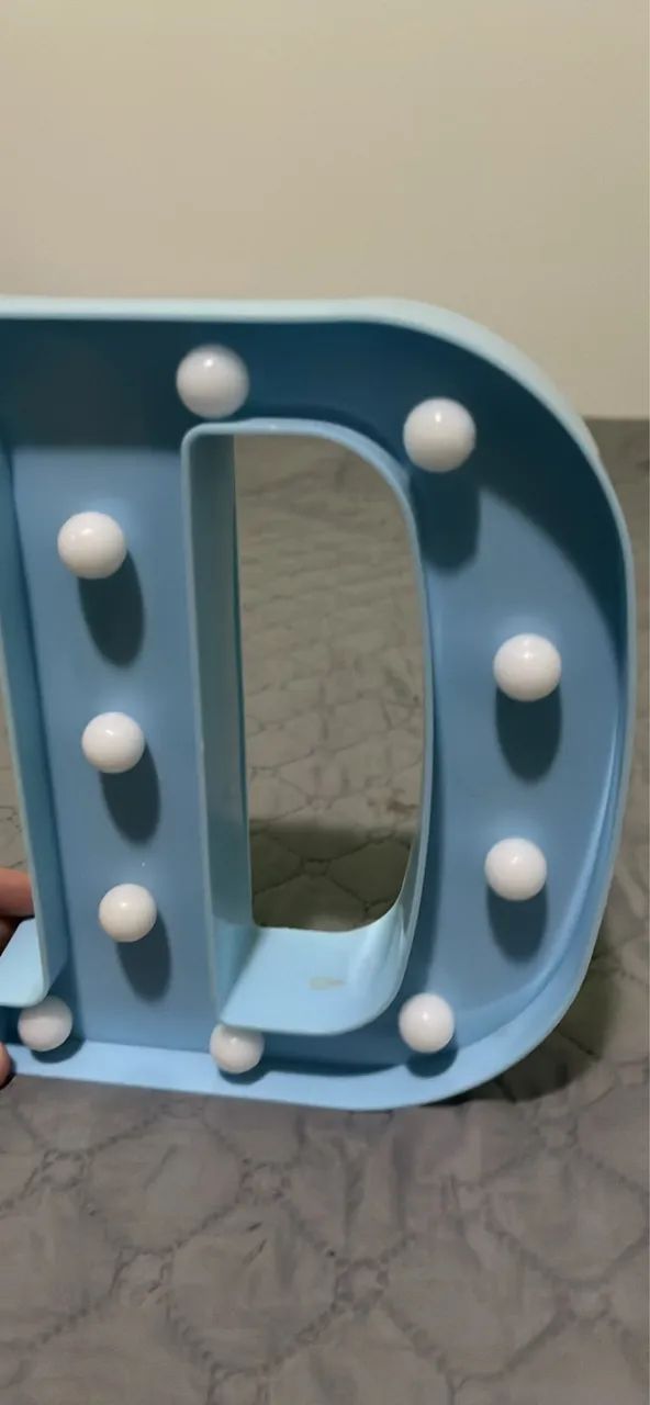 Luminária de Mesa / Parede Letra "D" em LED (Azul Claro) - Foto 3
