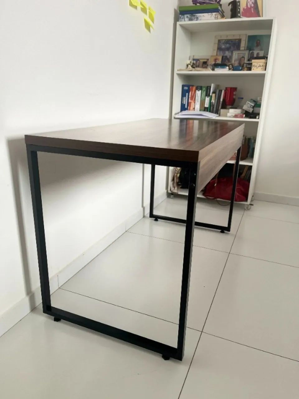 Mesa de escritório madeira com ferro galvanizado