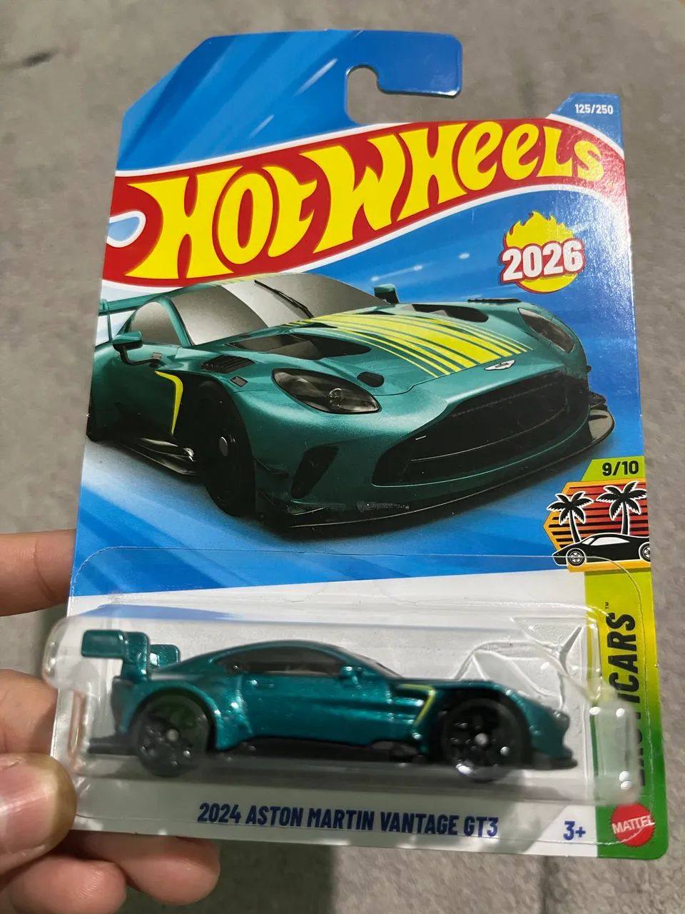 Aston 3　その他オマケ HOTWHEELS ASTON MARTIN VINTAGE GT3 2024 - Hobbies e coleções