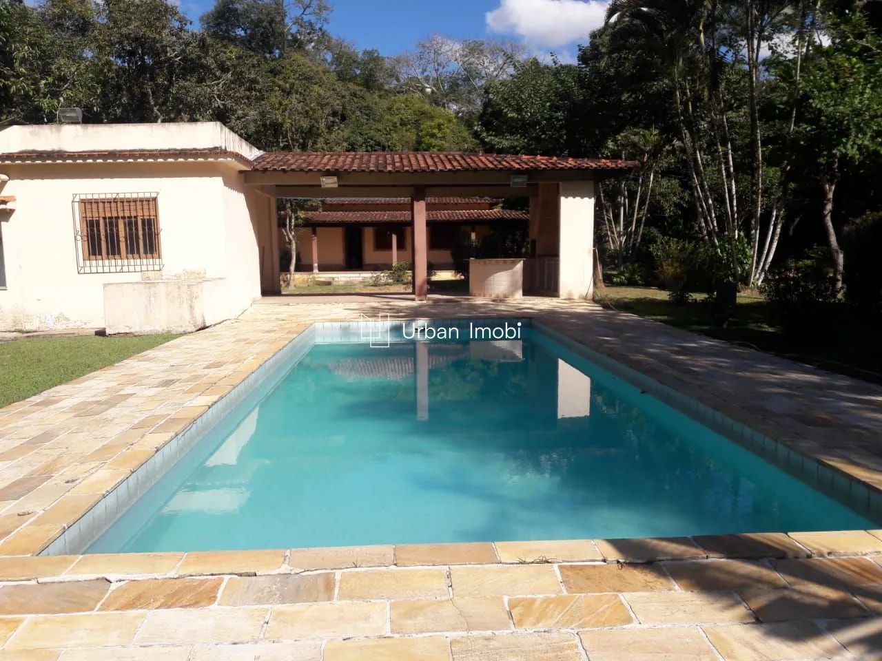 CHÁCARA COMPLETA COM 13.000M², PISCINA, CAMPO E 2 SUÍTES! - Foto 5