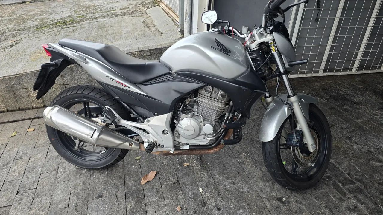 CB 300  BAIXO  KM MANUAL 
