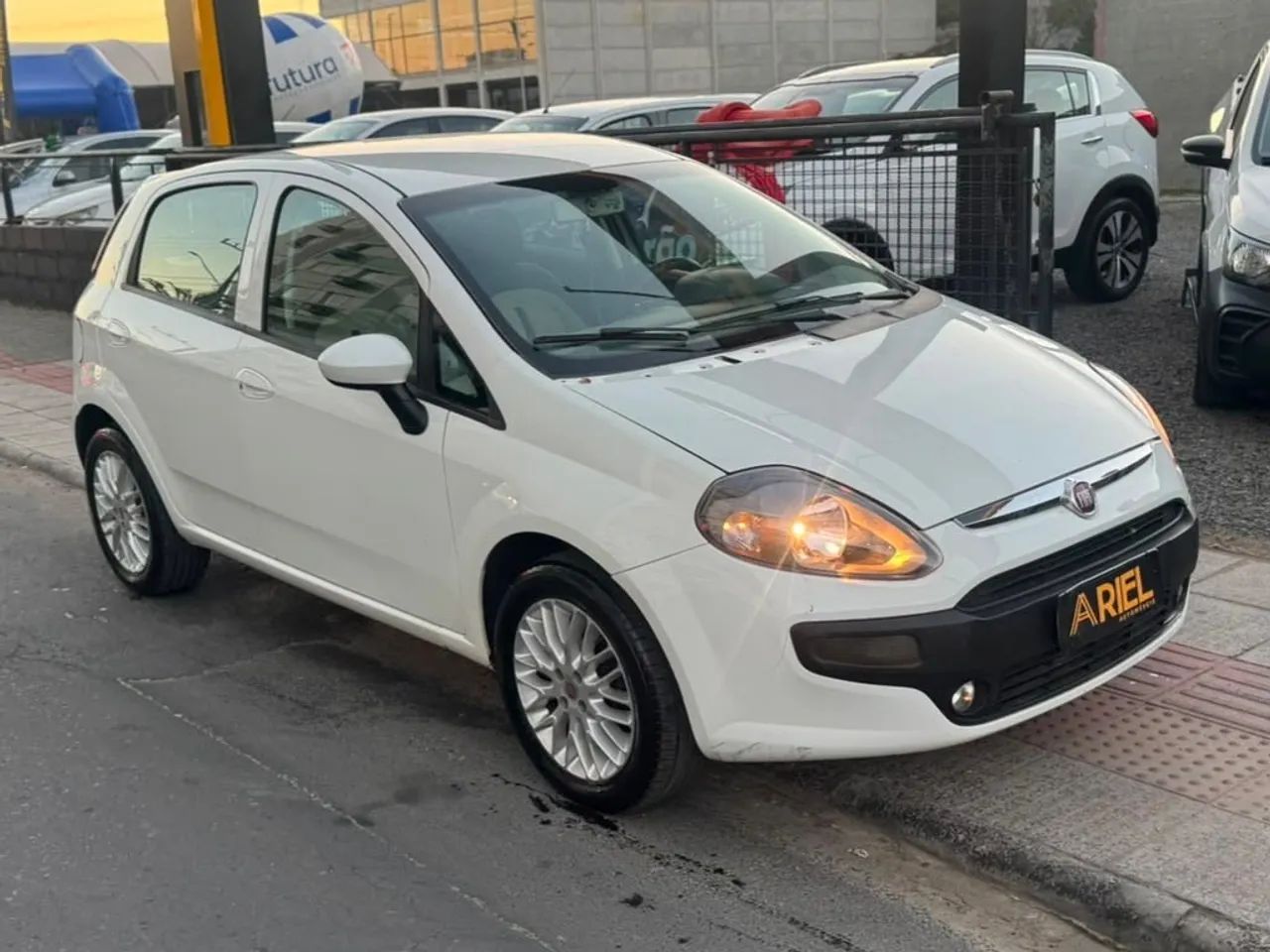 Fiat Punto Essence 1.6 Flex 16V 5P 2013