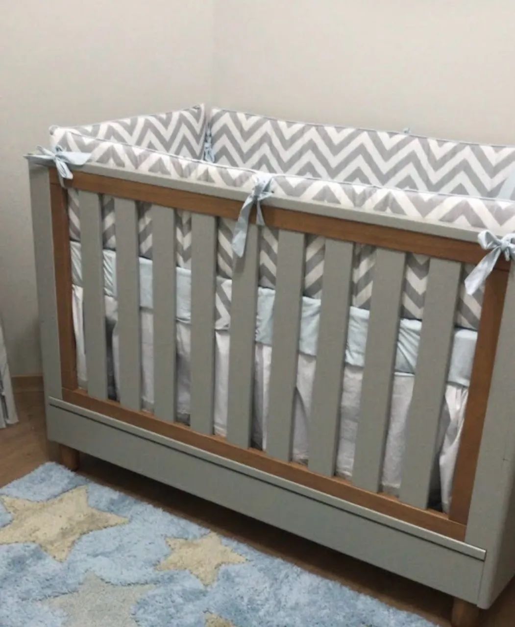 Berço que vira mini cama 