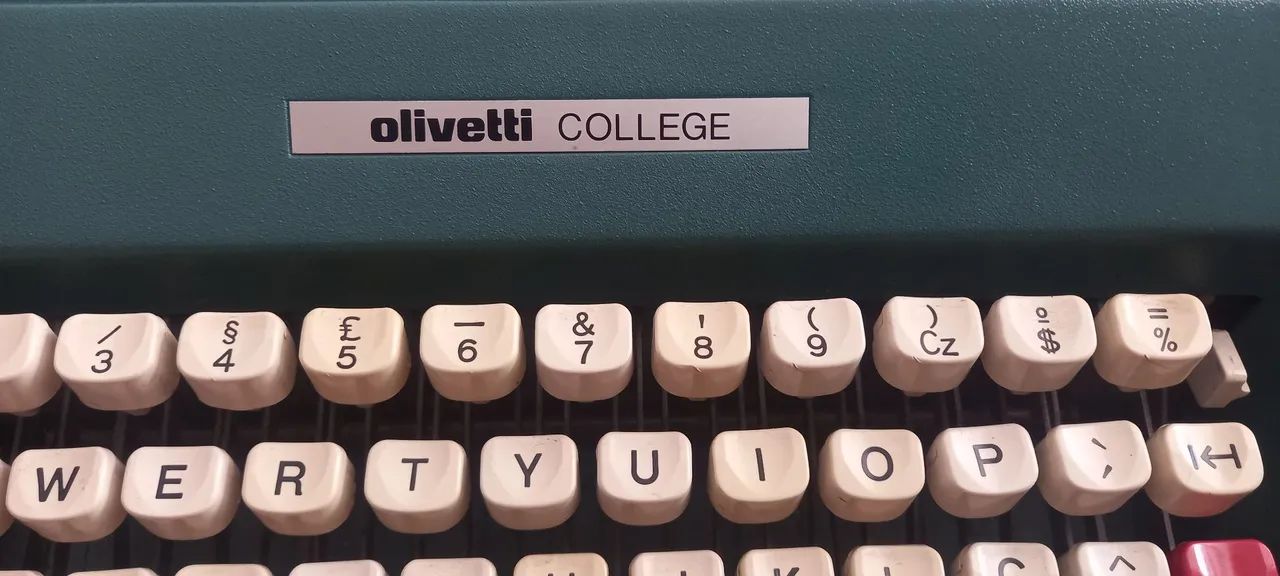 Máquina datilografica Olivetti College  - Foto 2
