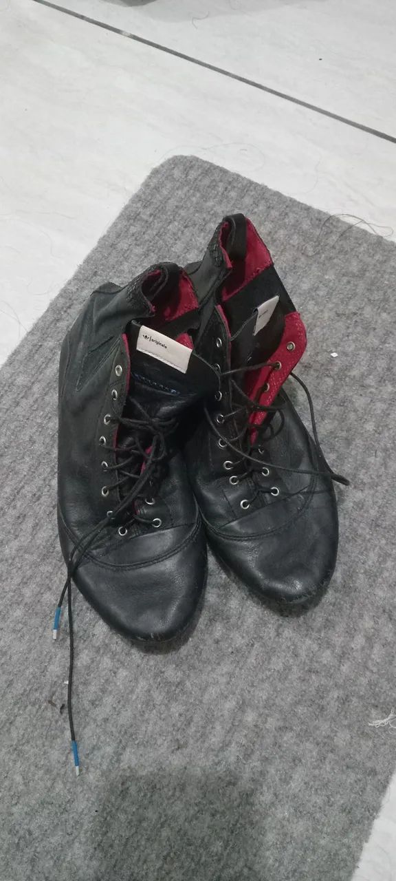 Bota de Couro Adidas Original 