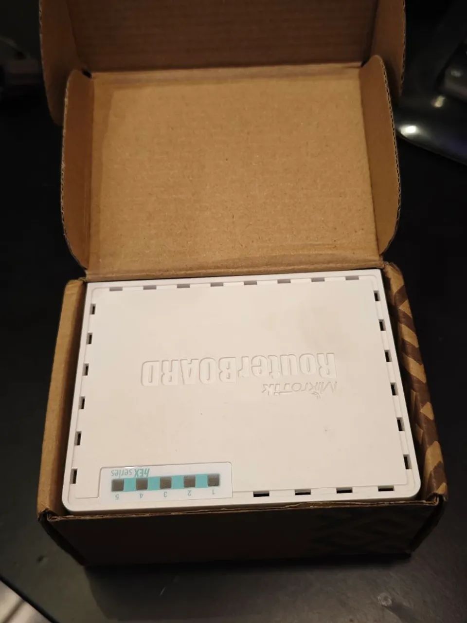 Roteador MikroTik Hex RB750Gr3  - Foto 4