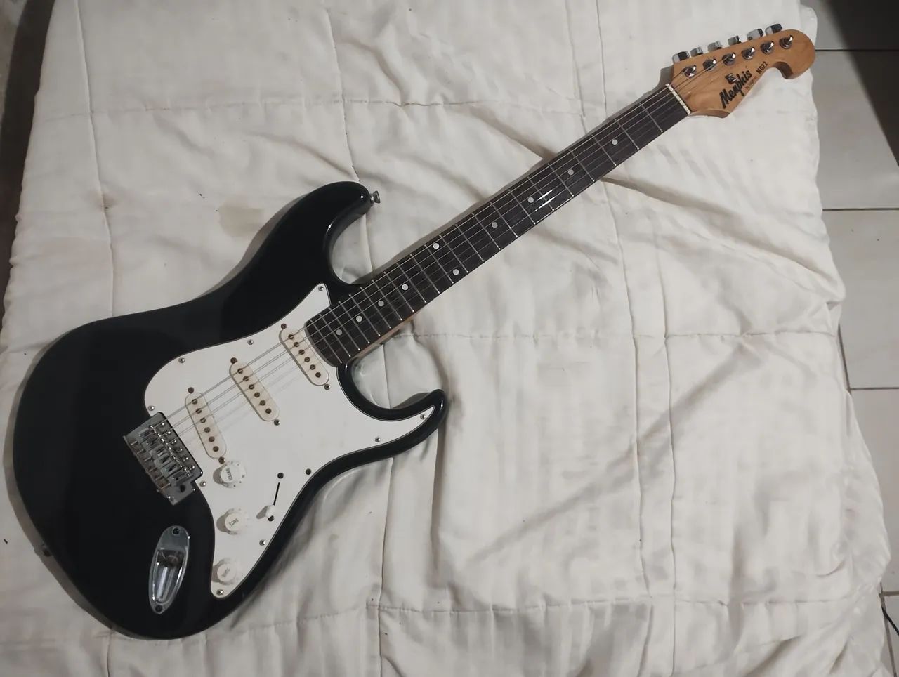 Guitarra Memphis mg22 e periféricos