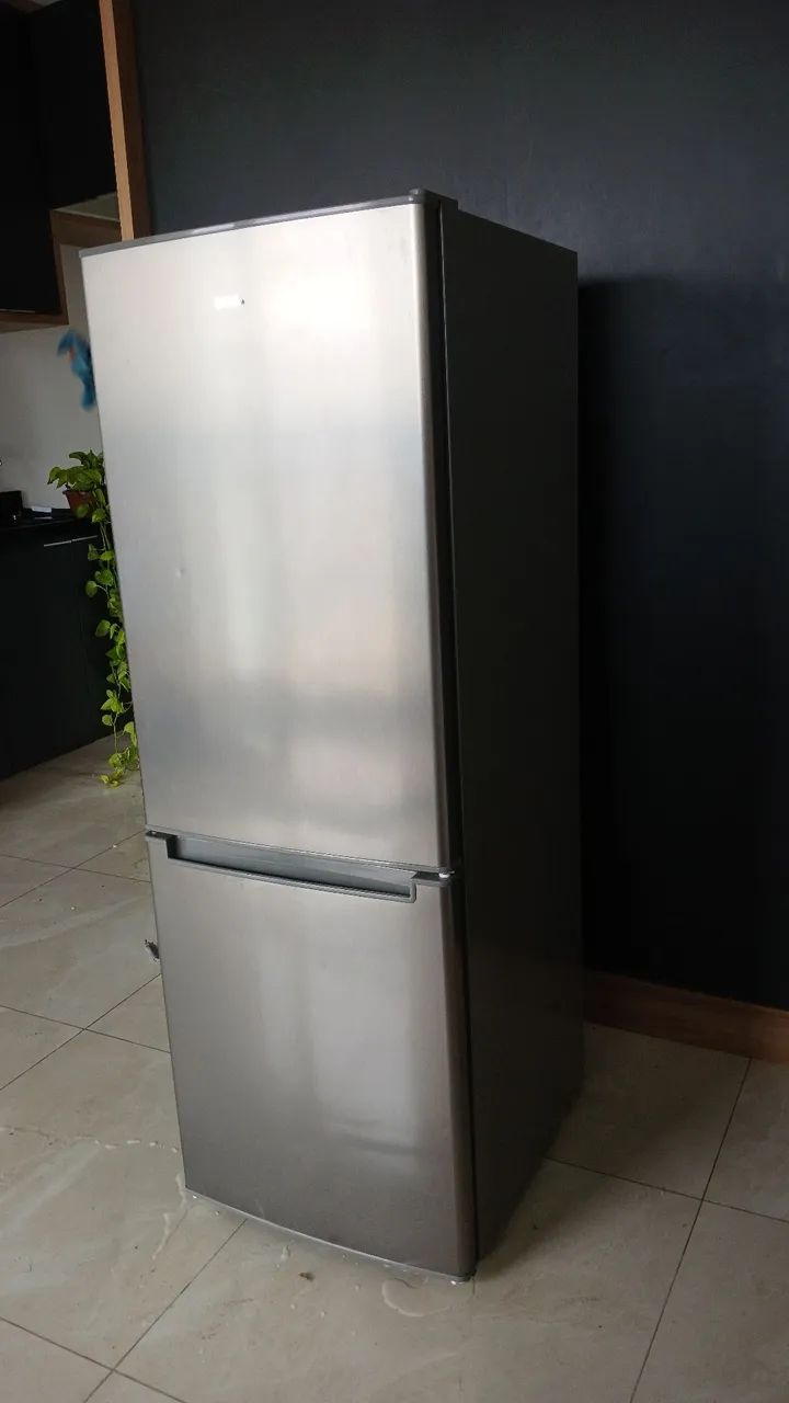 Geladeira EOS 192L 