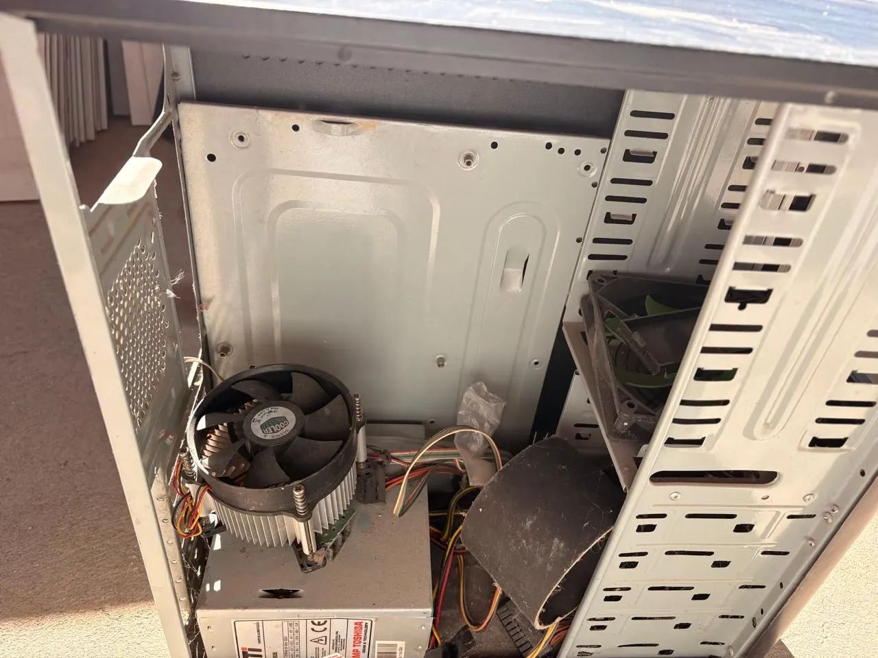 3 Gabinete (CPU) , Com Peças ( Oportunidade ) - Foto 3