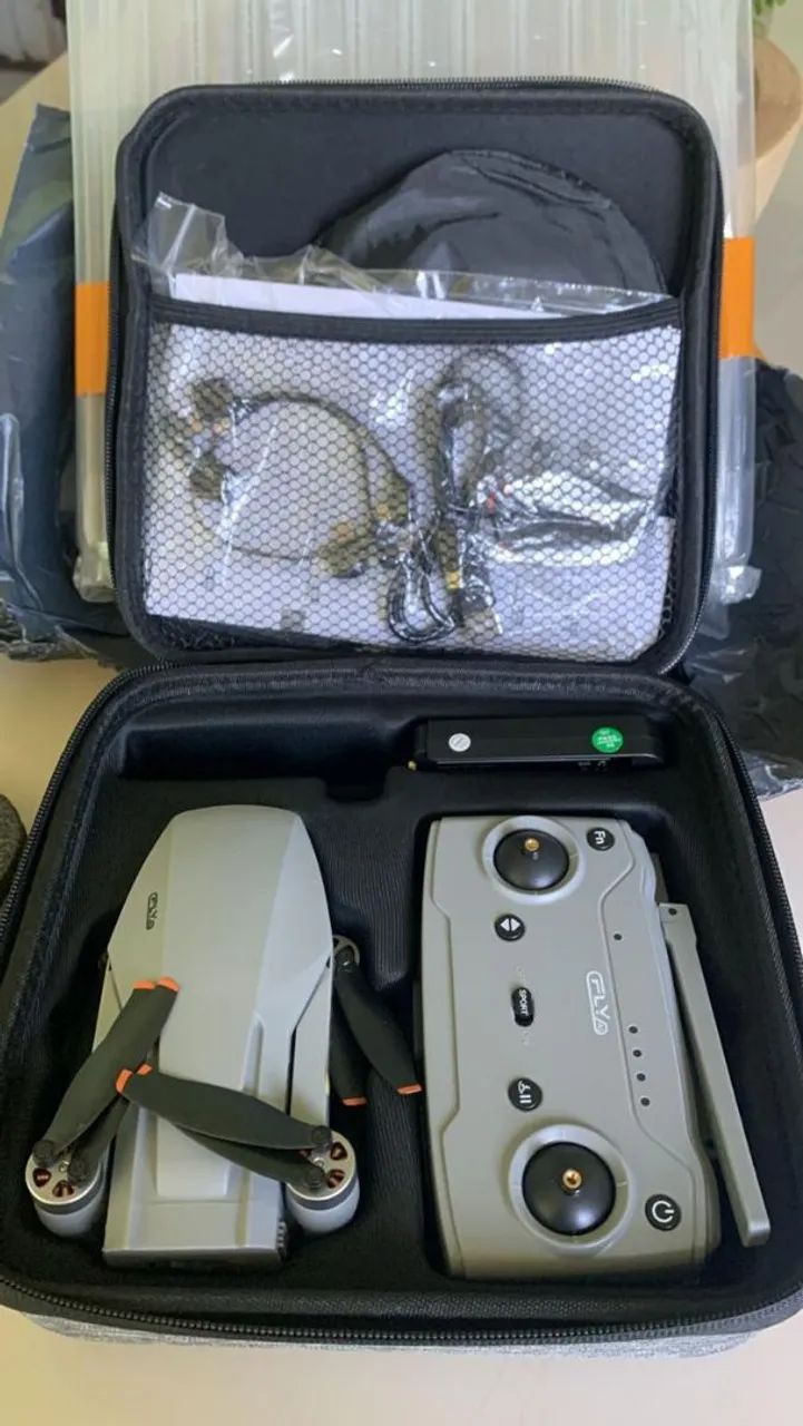 Mini drone cfly semi novo muito pouco usado.