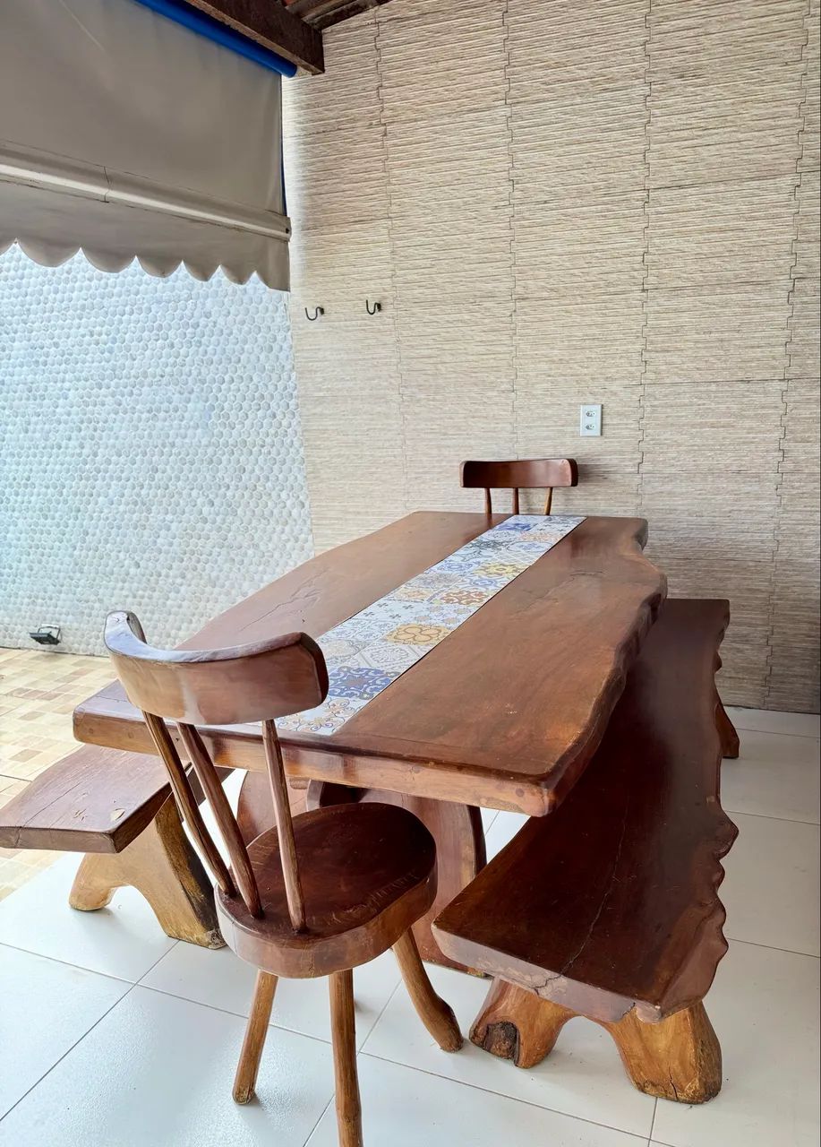 Mesa de Maçaranduba Maciça + 2 Bancos e 2 Cadeiras