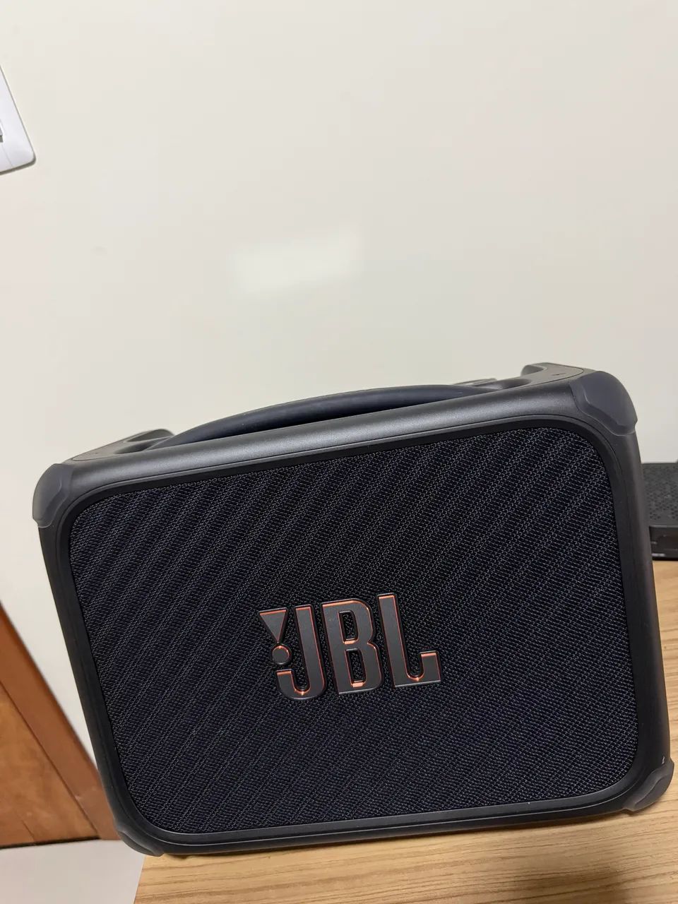 Caixa JBL Party trio com IA 
