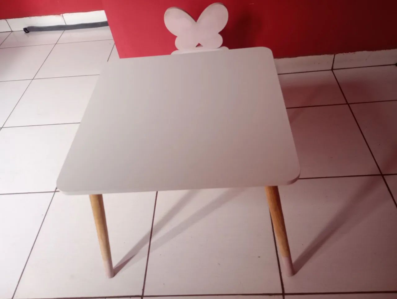 Mesa de madeira infantil + cadeira de borboleta  - Foto 4