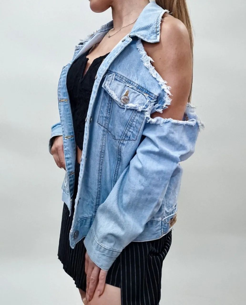 Jaqueta Jeans Forever 21 Destroyed - Tamanho M (Impecável) - Foto 2