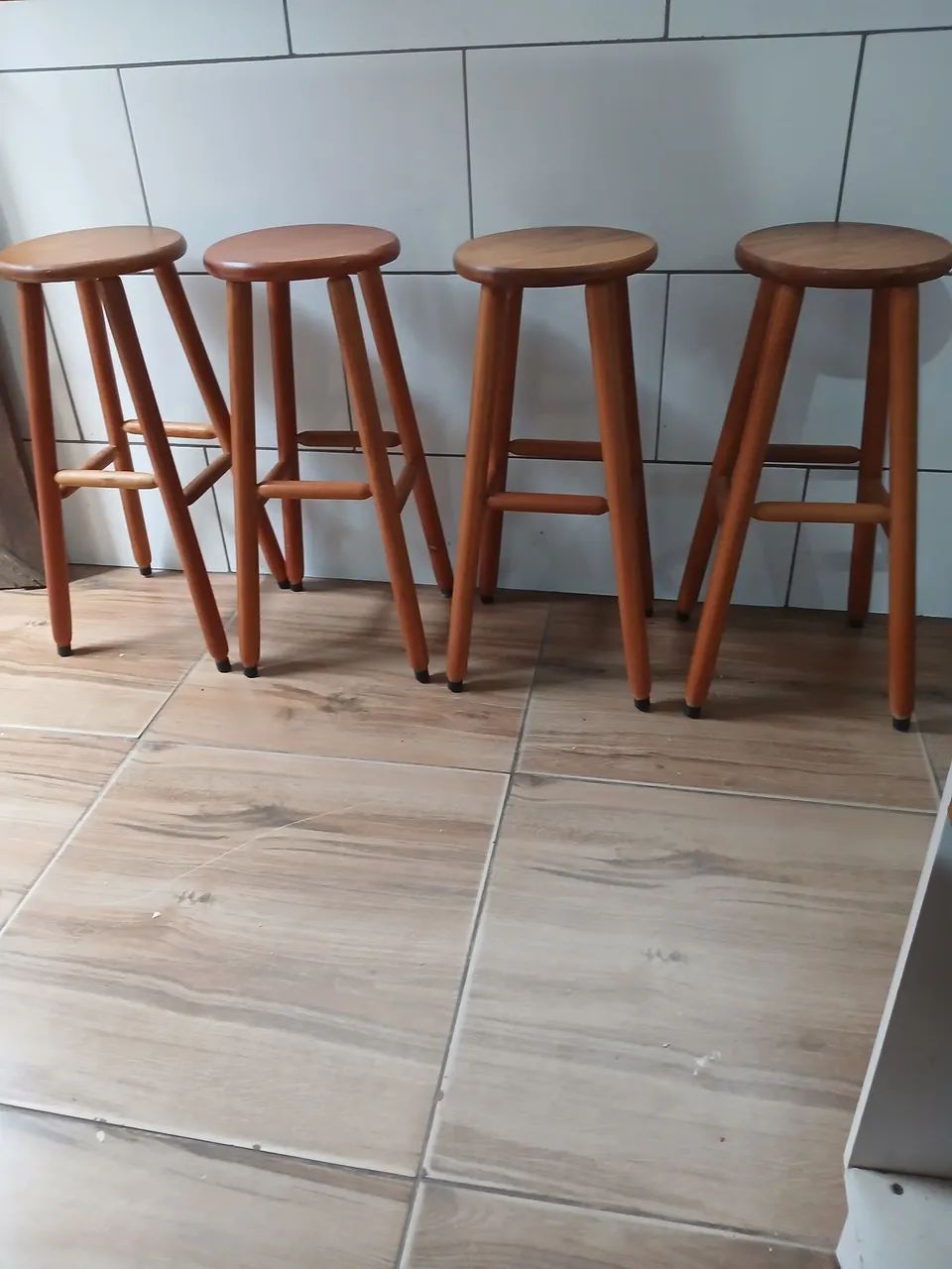 Banquetas de madeira 