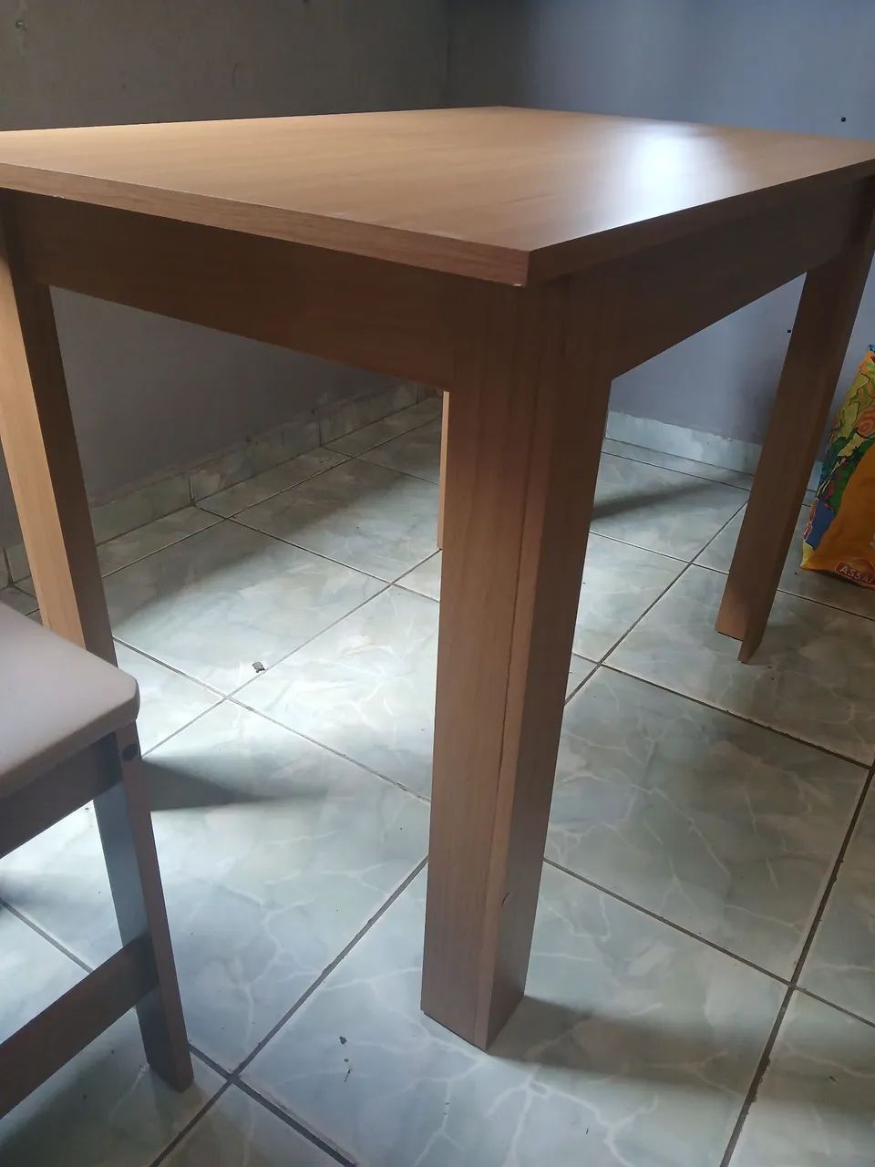 Vende-se mesa 4 cadeiras semi nova - Foto 3