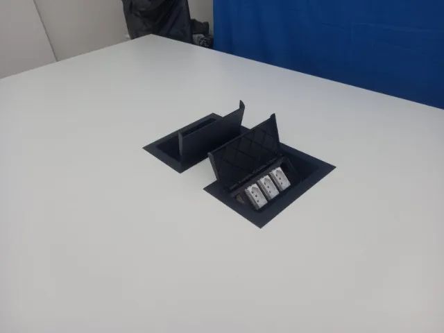 Mesa de reunião com 2 caixas para tomada - Foto 4