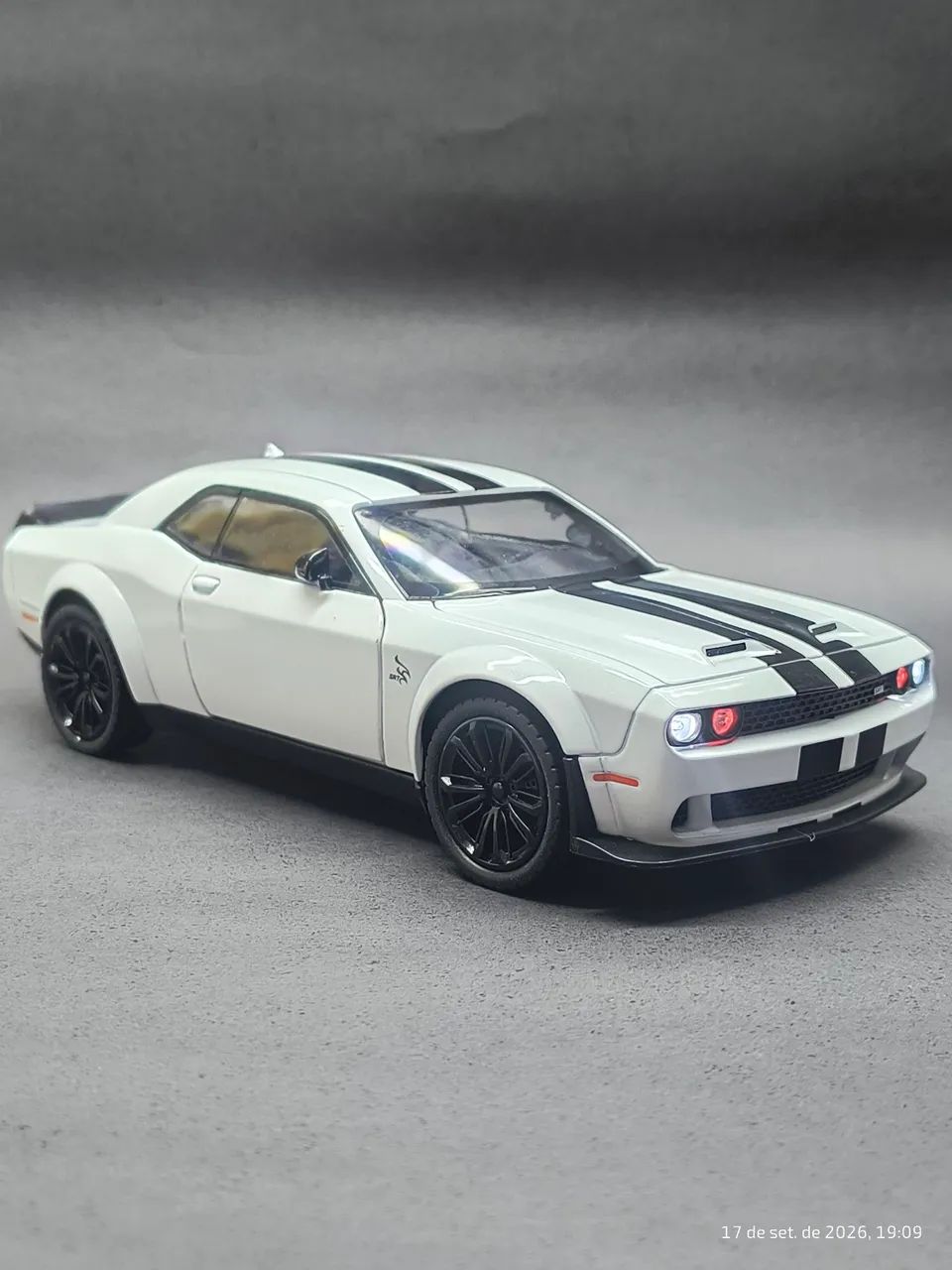 Dodge Charlenger SRT Heccallt - escala 1/24  - Foto 3