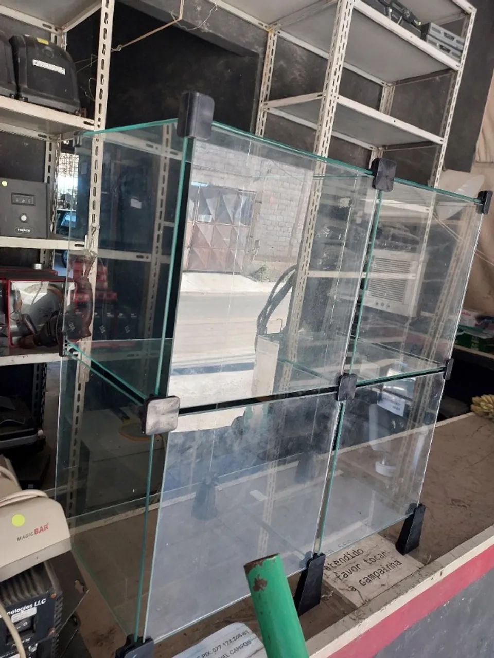 VITRINE