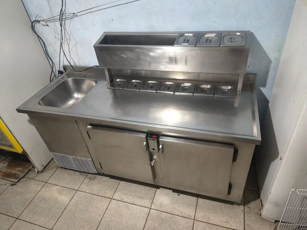 Balcão refrigerado c/condimentadora e pia 220v ENTREGO 