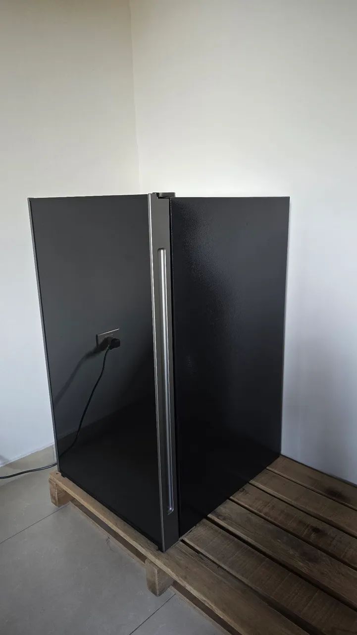 Frigobar com frente em acrílico 