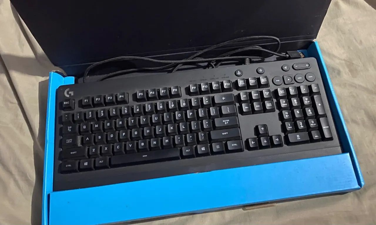 Teclado Gamer Logitech G213 Prodigy RGB - Foto 2