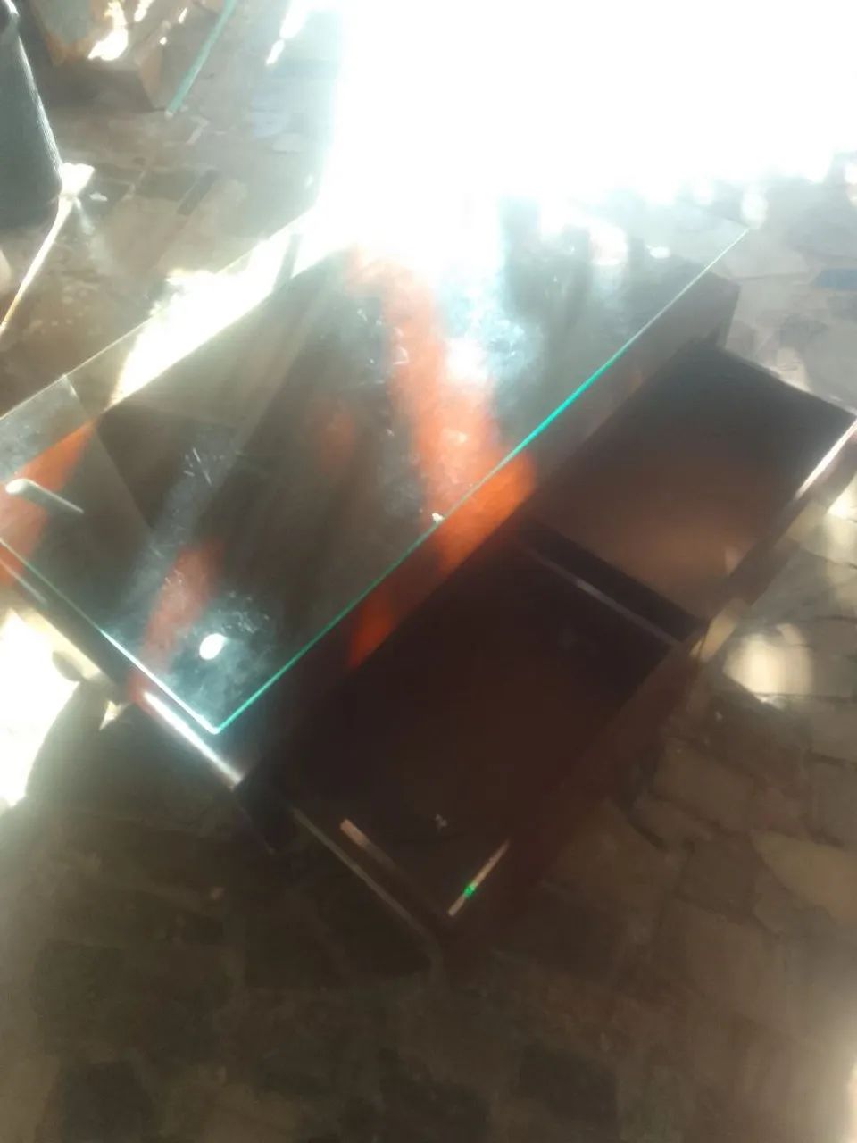 Mesa de centro COM vidro e gavetas  - Foto 2