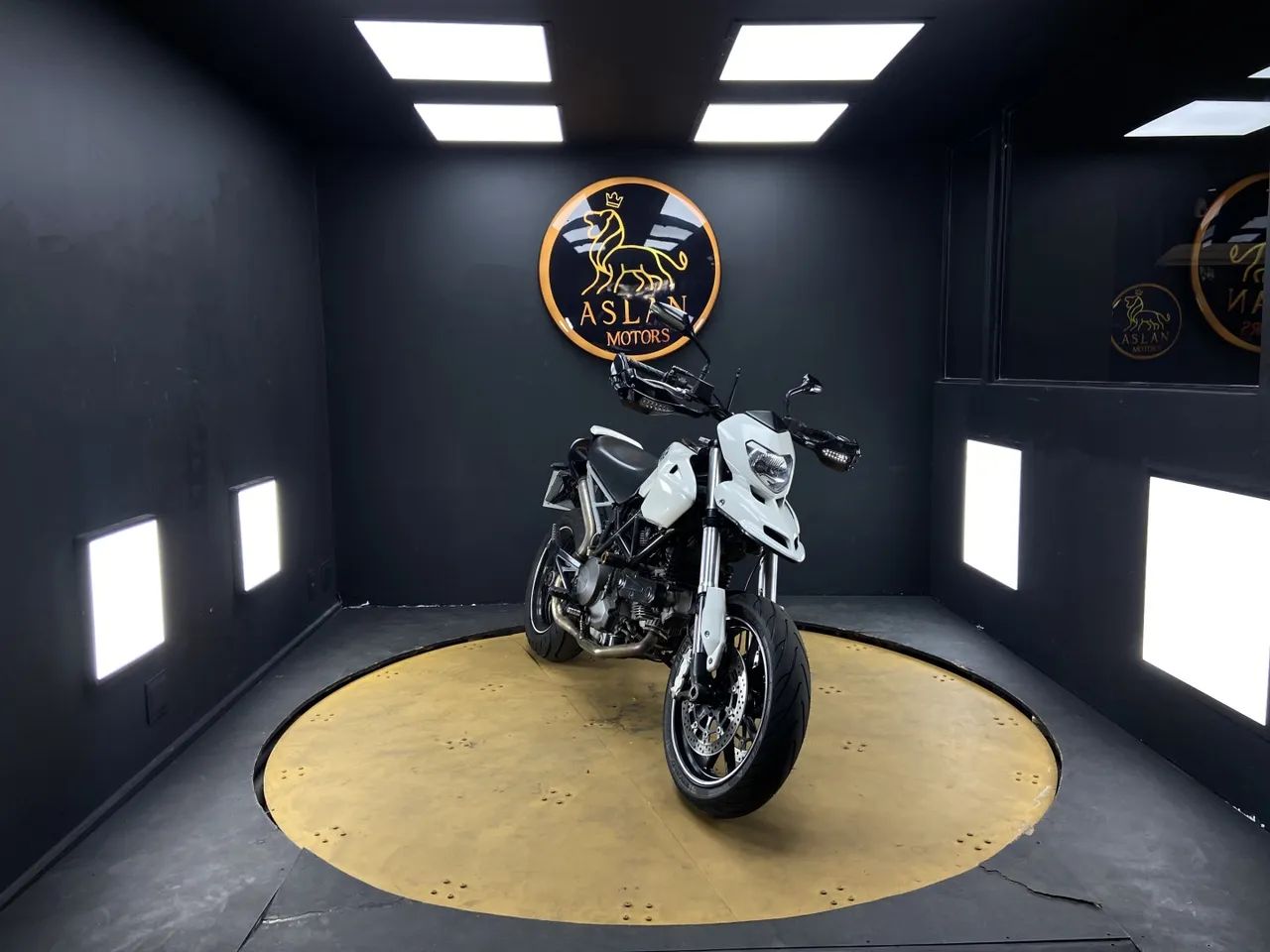 Ducati Hypermotard 796 2011