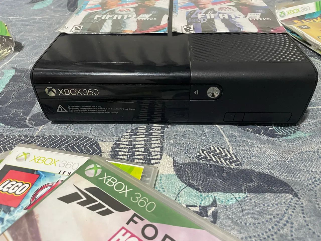 XBOX 360 com 2 manetes DESBLOQUEADO com kinect e com mais de 20 jogos  - Foto 4