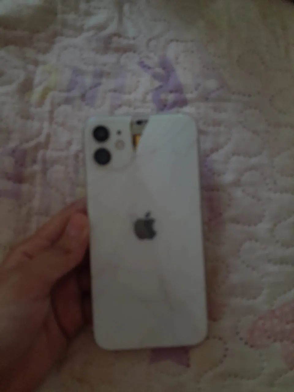 Vendo iPhone 11 só está com esse defeito na traseira funcionando normalmente  - Foto 2