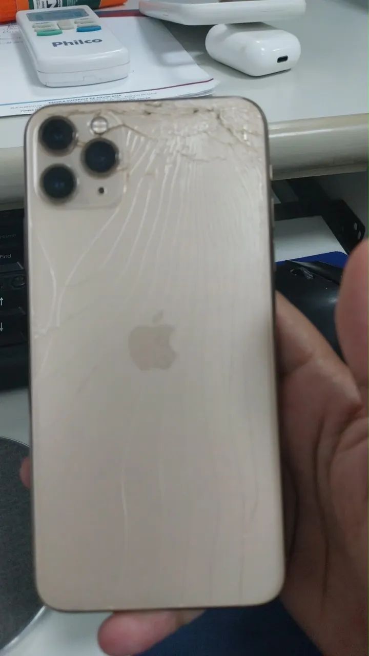 IPHONE 11 PRO MAX GOLD - Foto 2