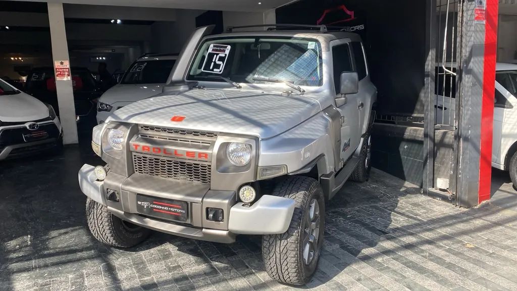 Troller T-4 2015