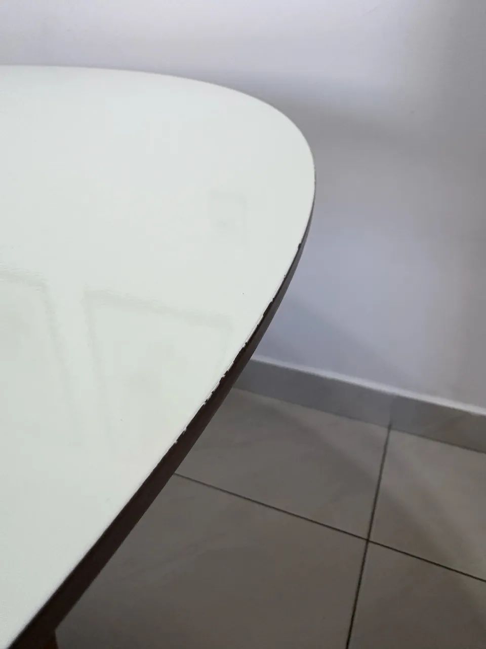 Mesa de Jantar Redonda 1,05m Branca com Base de Madeira - Foto 5