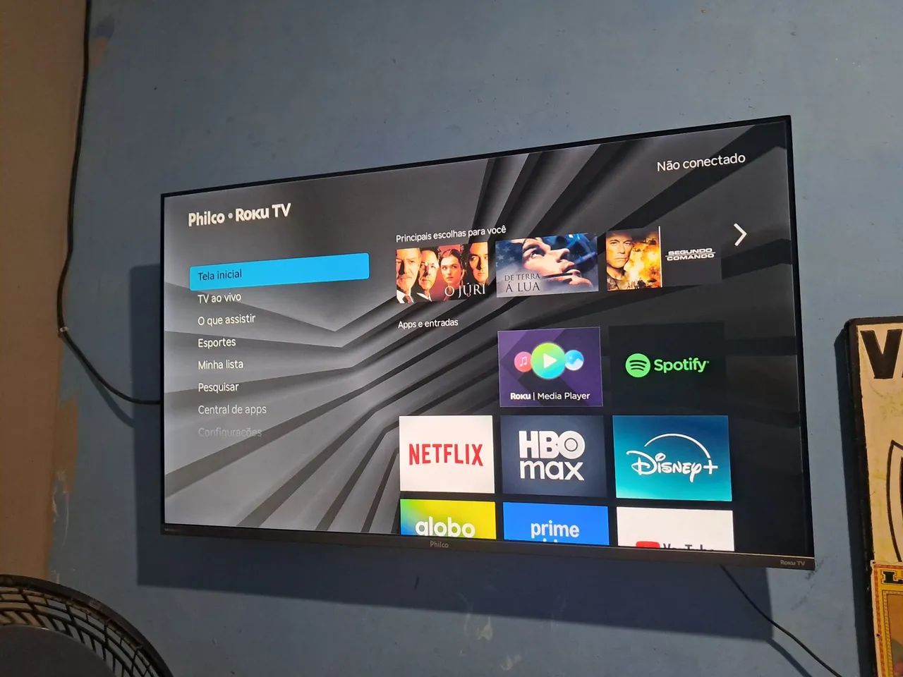Tv Philco Roku 43 polegadas,sem nenhum problema,com controle e pezinho.  - Foto 2