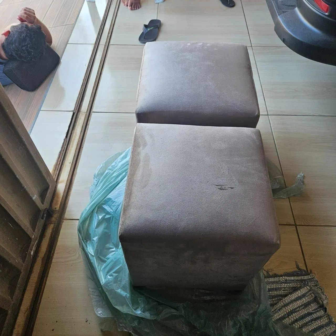 (PRODUTO NOVO) Poltrona Reclinável+2 Puffs Em Tecido Suede - Foto 2