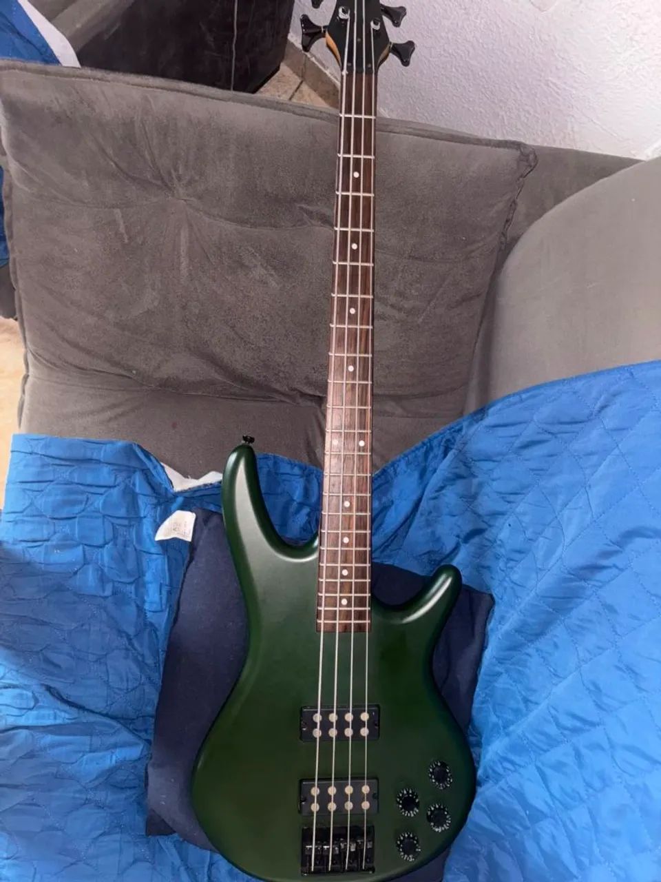 Conta baixo Gio Ibanez Soundgear 4 cordas. - Foto 3