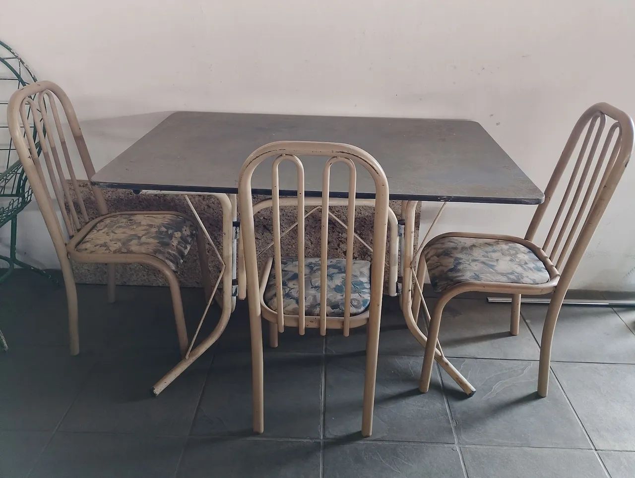 Mesa com 3 cadeiras  - Foto 4