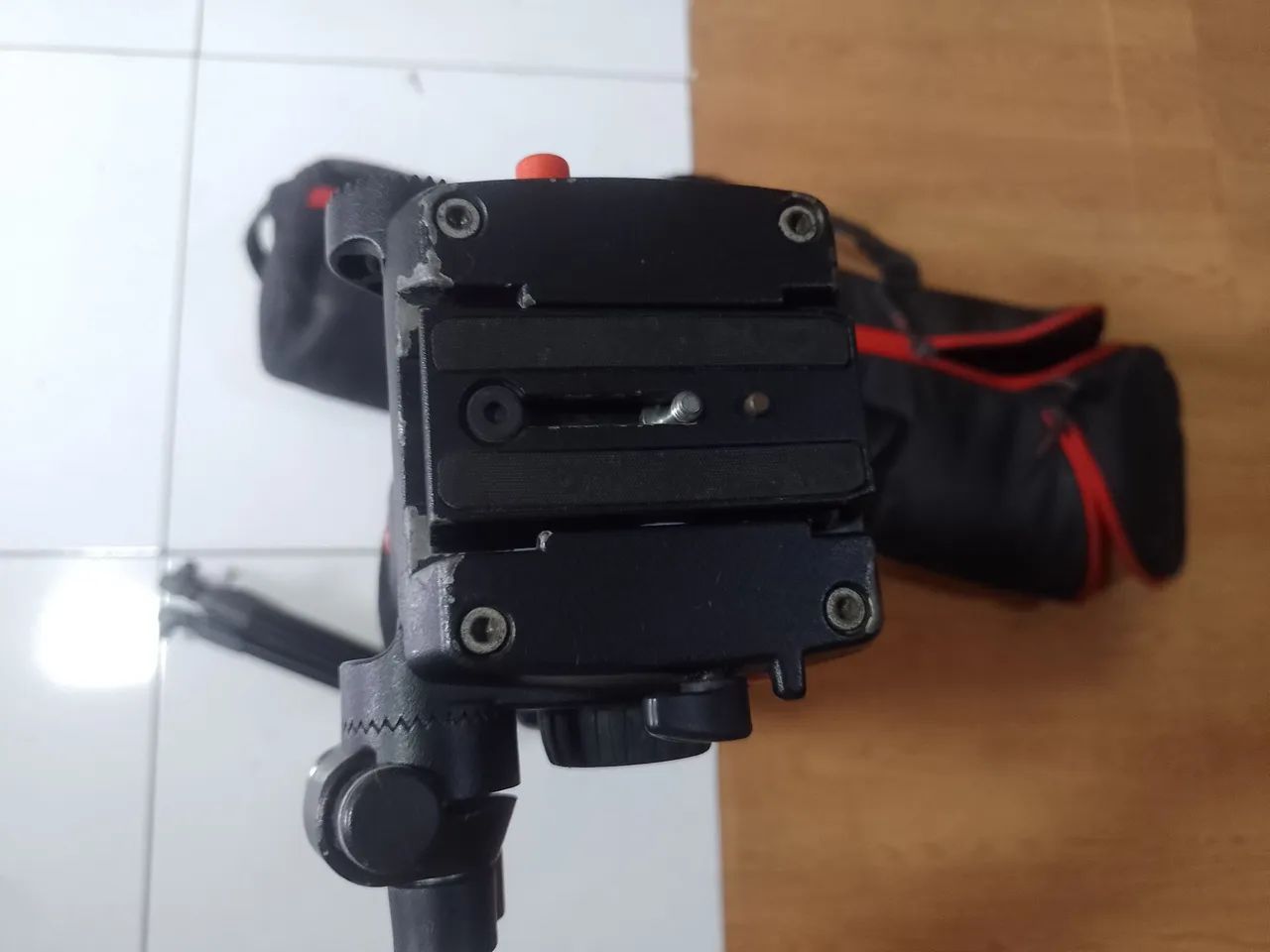 Tripé Manfrotto 546b com cabeça hidráulica  - Foto 5