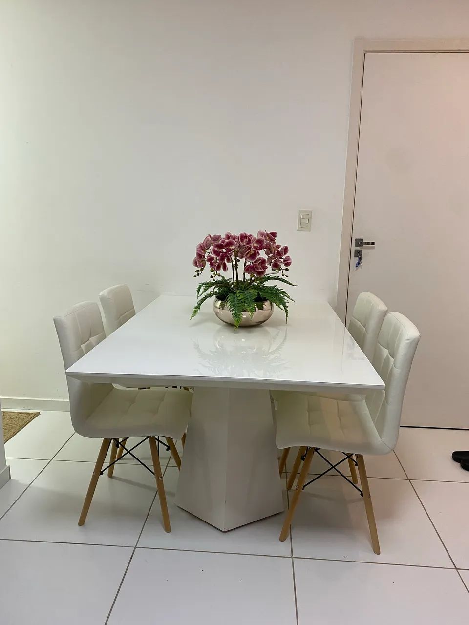 Mesa com 4 cadeiras  - Foto 2