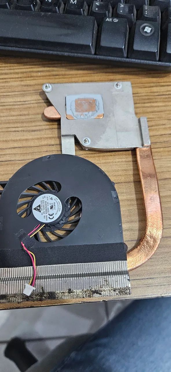 Conjunto de cooler e dissipador de calor compatível com o notebook Dell Vostro 3550.  - Foto 2