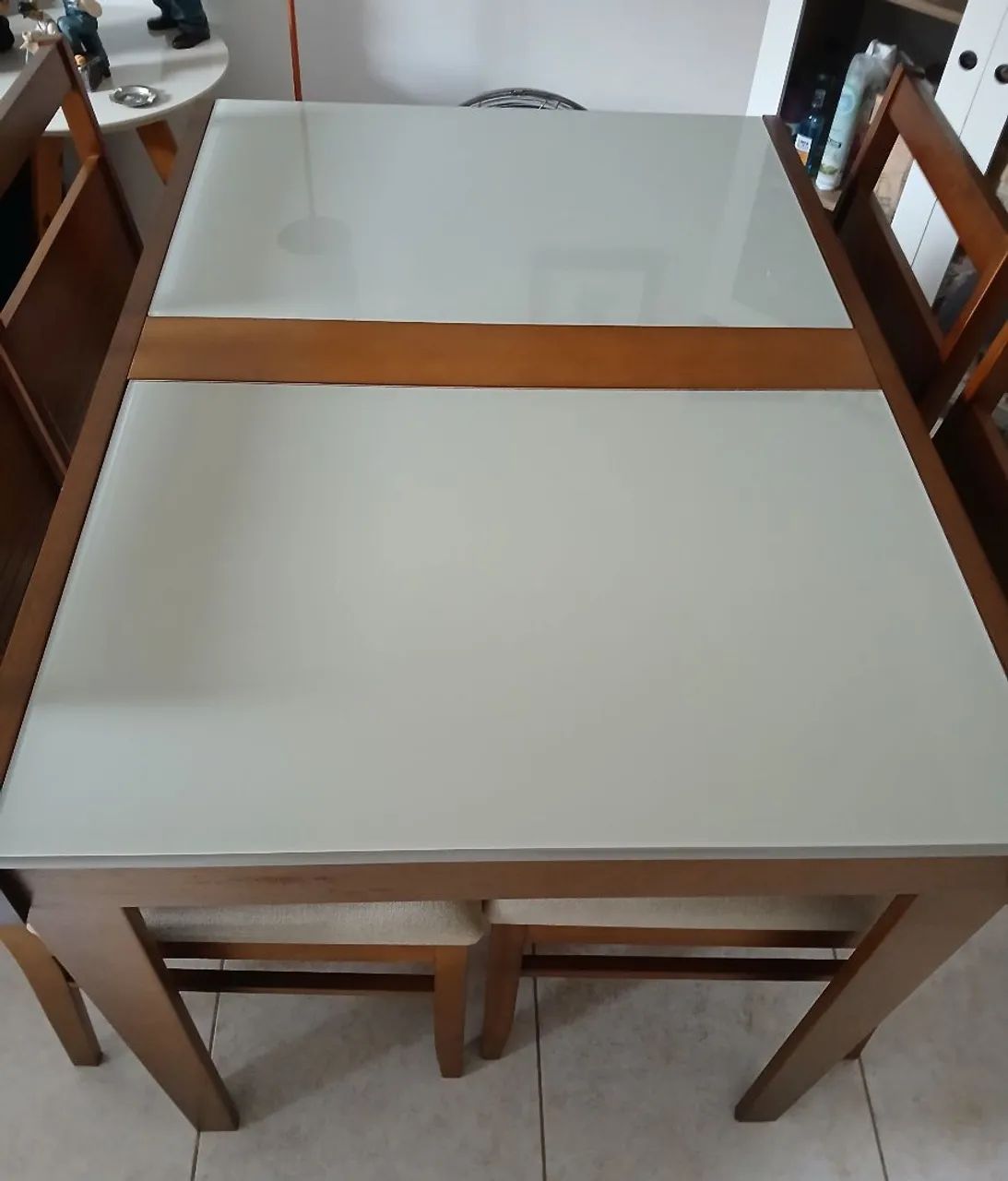 Mesa de Jantar Extensível com 4 cadeiras