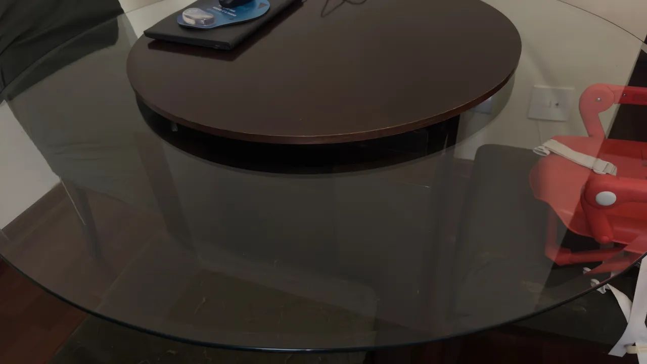 Mesa de jantar de madeira com base giratória + vidro + 4 cadeiras 