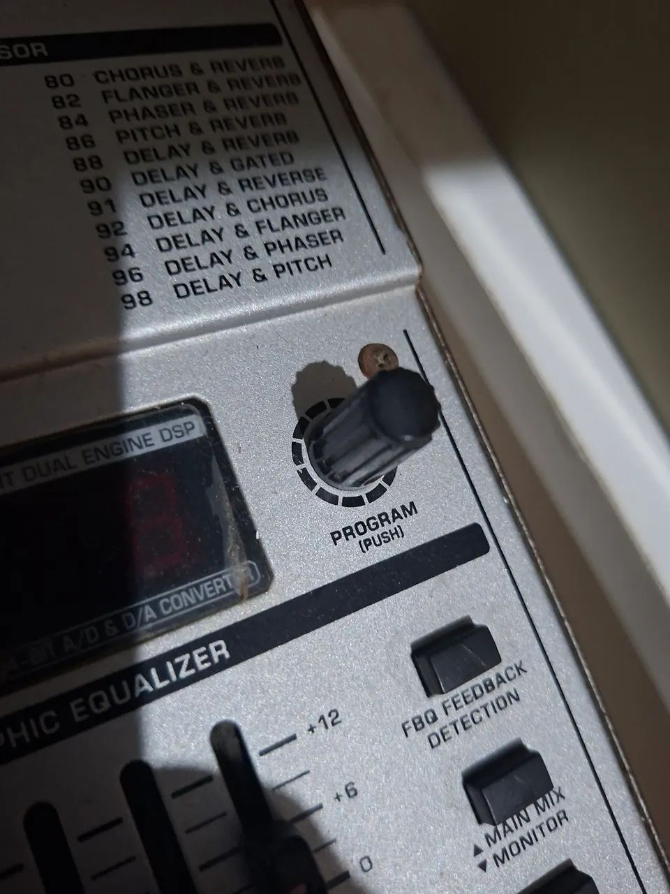 Mesa de som Behringer usada. - Foto 2