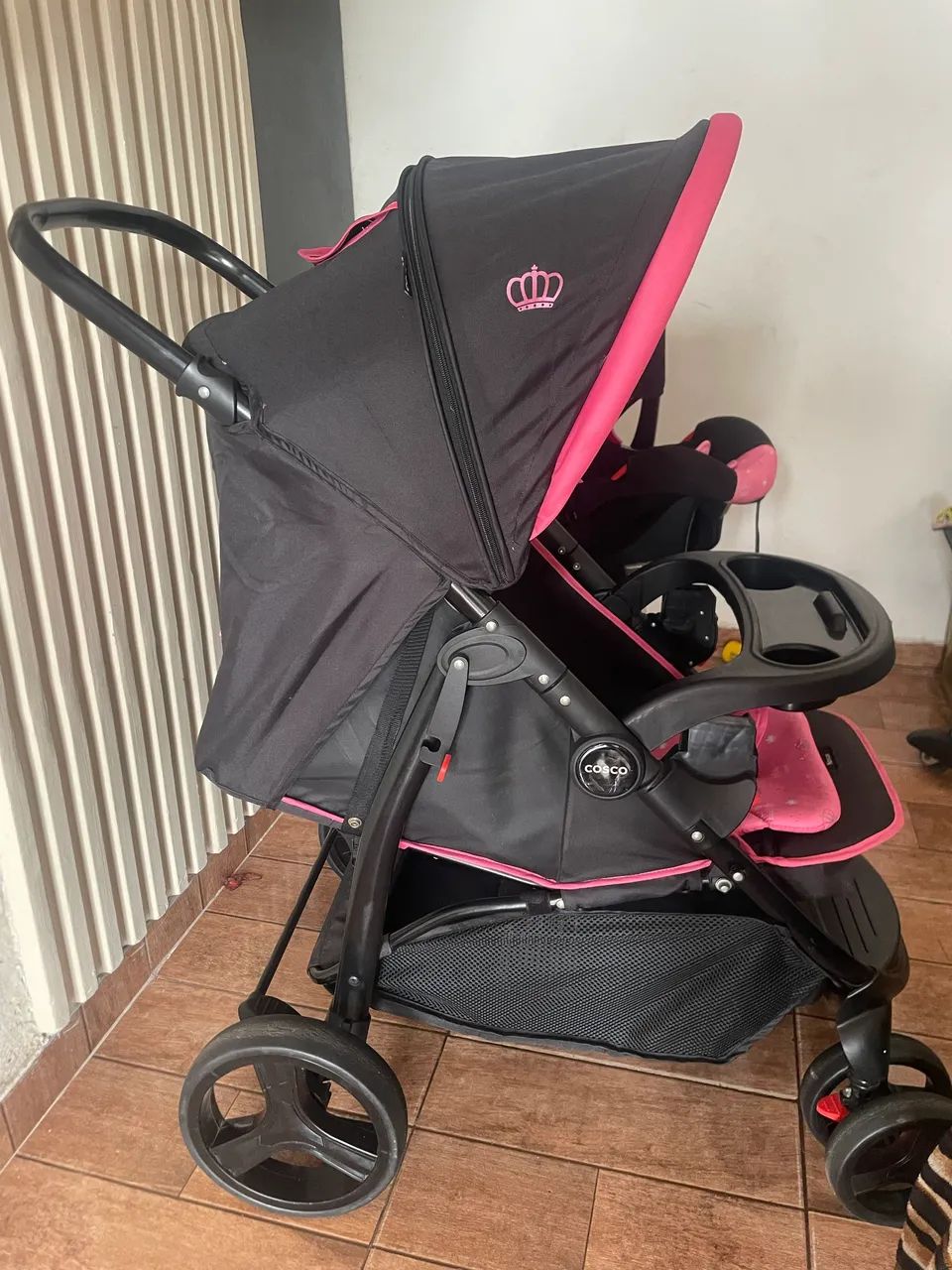 Carrinho de bebê com bebê conforto  - Foto 2