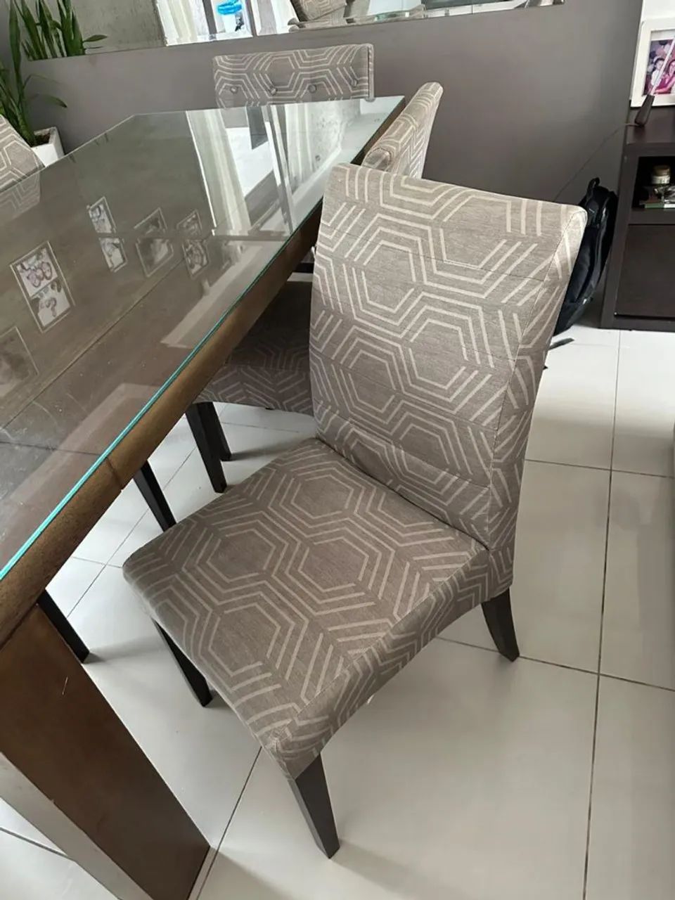 Mesa elegante com cadeiras - Foto 4