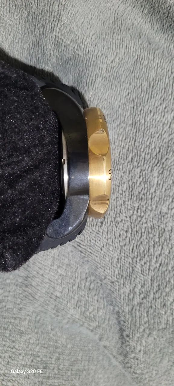Relogio invicta Venon preto e dourado - Foto 3