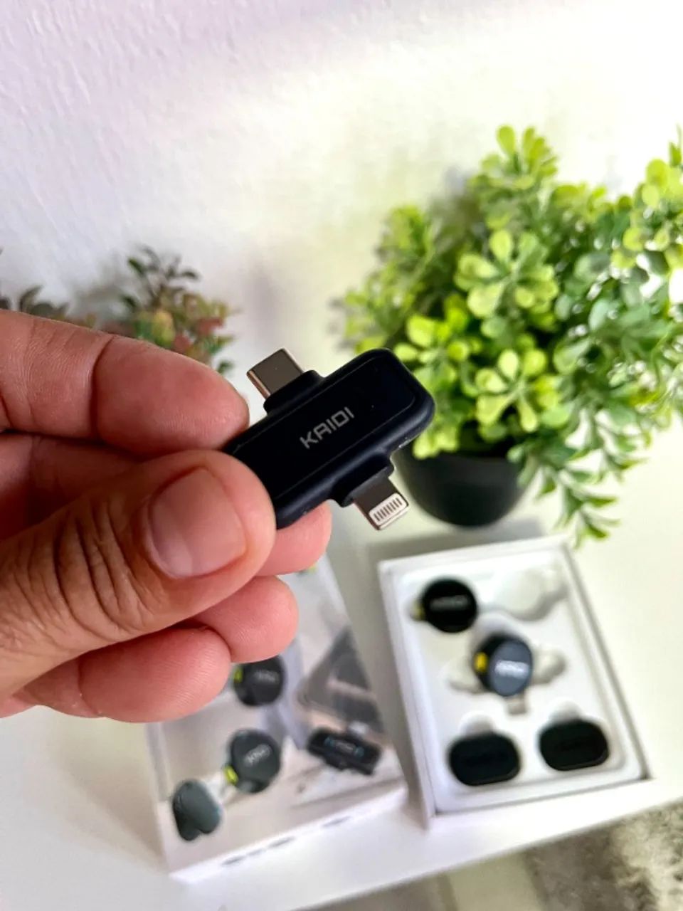 MICROFONE DE LAPELA SEM FIO KAIDI P1-AC COM 2 MICROFONES MAGNÉTICOS + USB-C E LIGHTNING - Foto 3